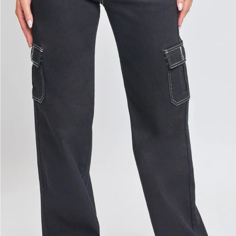 Green Goddess Women's Black Cargo Skater Pants. Size M. NWT.